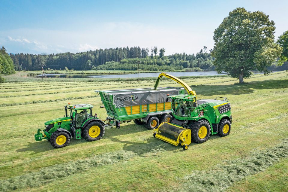 Captive John Deere Forage Harvesters More Power And High Efficiency 9688